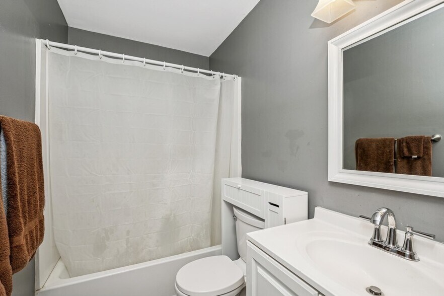 More Photos Of 1128 Wisconsin St, Lake Geneva Multifamily For Sale