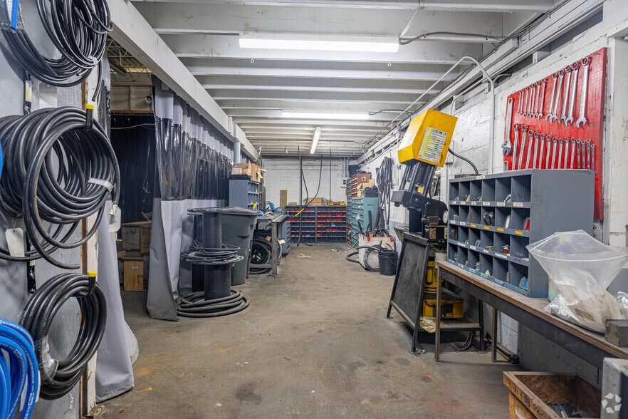 More Photos Of 6401-6403 Erdman Ave, Baltimore Warehouse For Sale