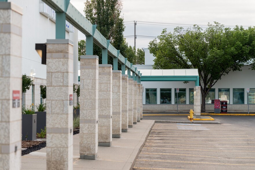 More Photos Of 11910 111th Ave NW, Edmonton Medical For Lease