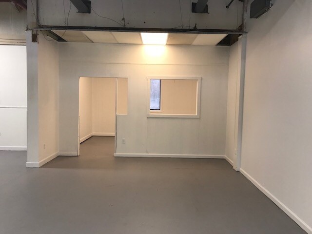 More Photos Of 17-19 Hayward St, Ipswich Manufacturing For Lease