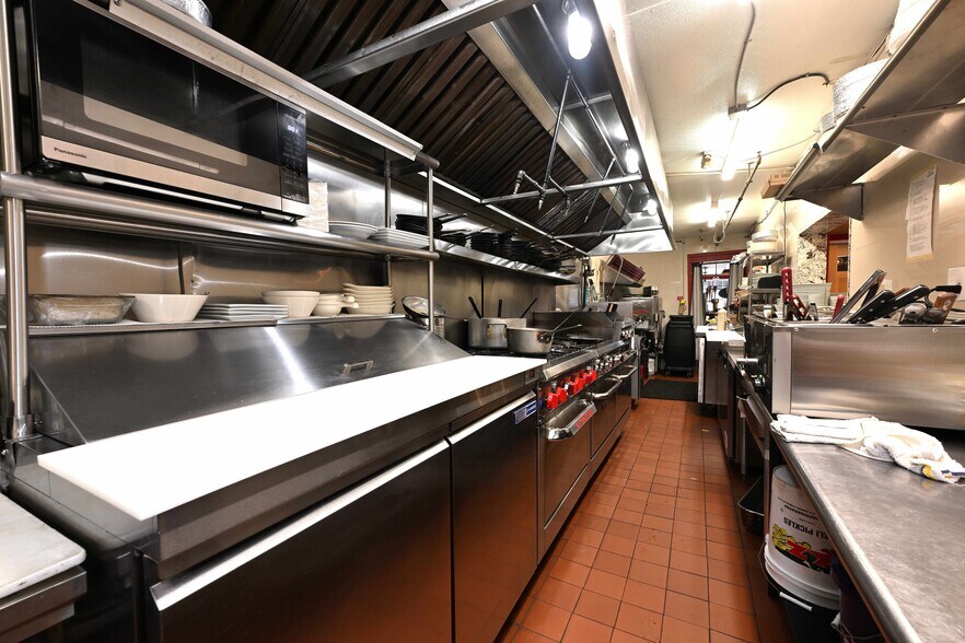 More Photos Of 22 Pine Hollow Rd, Oyster Bay Restaurant For Sale