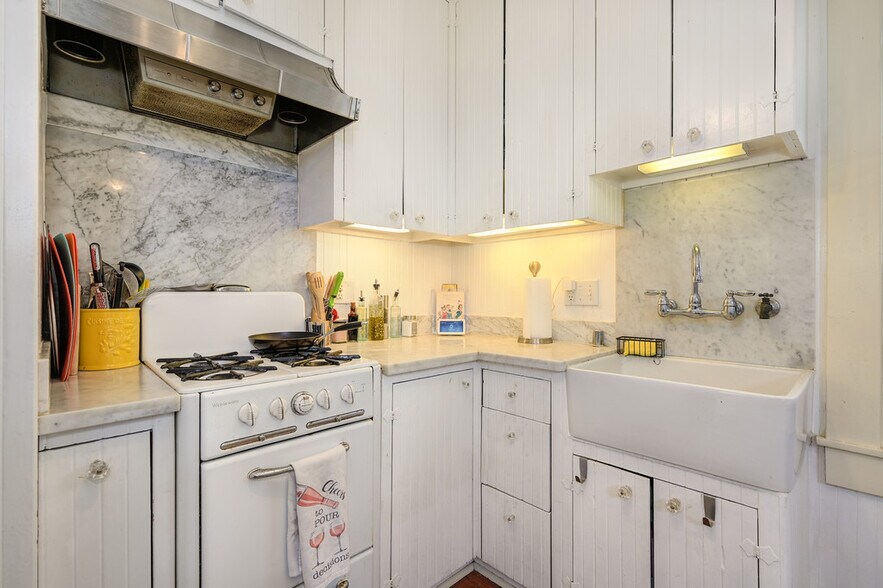 More Photos Of 1250 B St, Walnut Grove Showroom For Sale