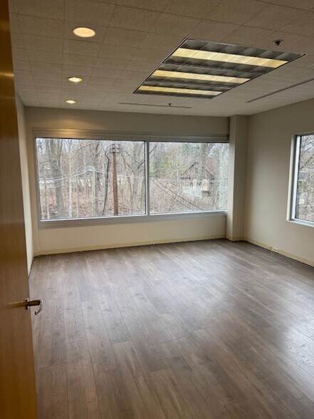 More Photos Of 800 N Old Woodward Ave, Birmingham Office For Lease
