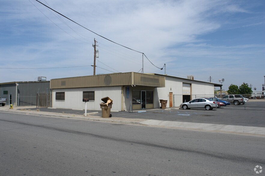 Primary Photo Of 3010 Fairhaven Dr, Bakersfield Service For Lease