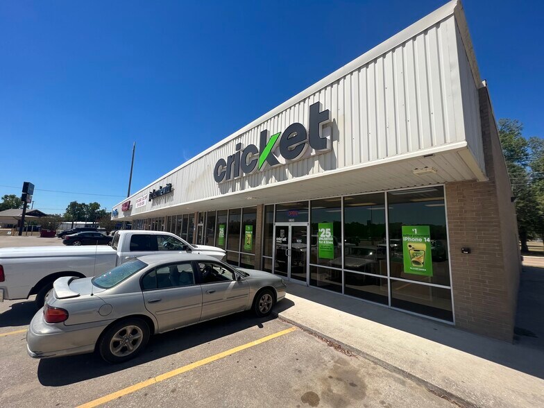 More Photos Of 2321 N Main St, Liberty Unknown For Lease