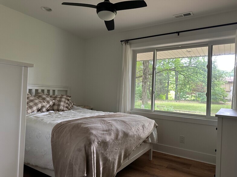 More Photos Of 10931 Telegraph Rd, Erie Flex For Sale