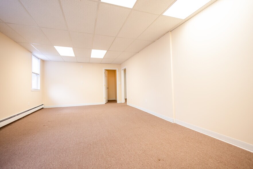 More Photos Of 33 Union St, East Walpole Storefront Retail Residential For Lease