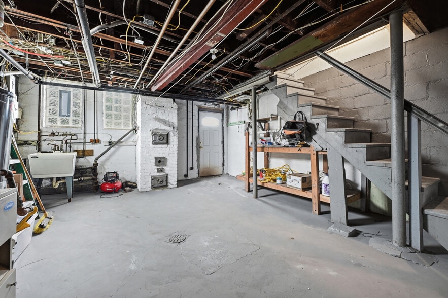 More Photos Of 350 Center Ave, Pittsburgh Office For Sale
