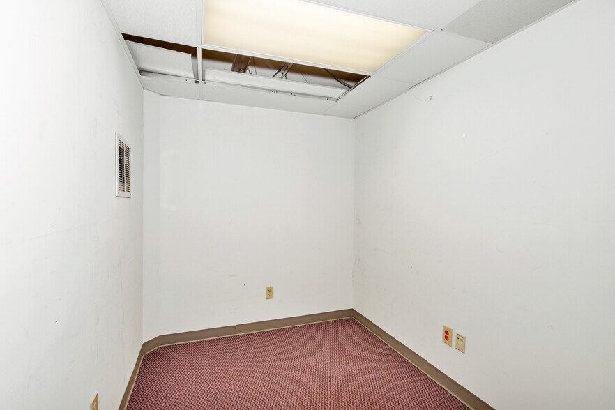 More Photos Of 2300 Wynnton Rd, Columbus Drugstore For Lease