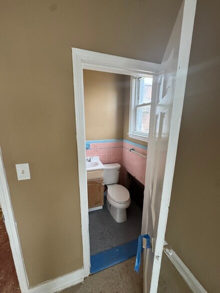 More Photos Of 2449 Shirley Ave, Baltimore Flex For Sale