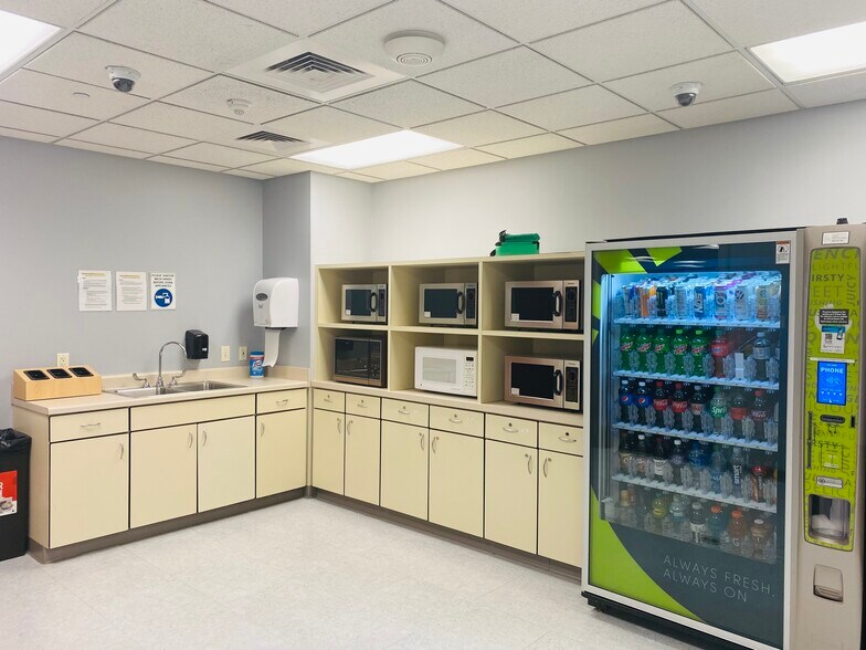 More Photos Of 500 Main St, Dubuque Office For Sale