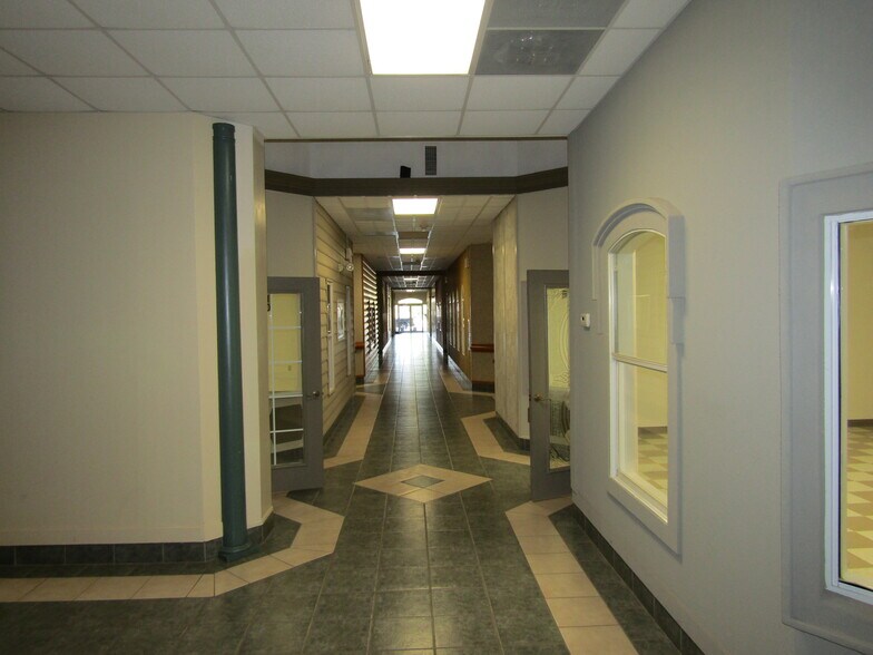 More Photos Of 131 W Main St, New Iberia Storefront For Lease