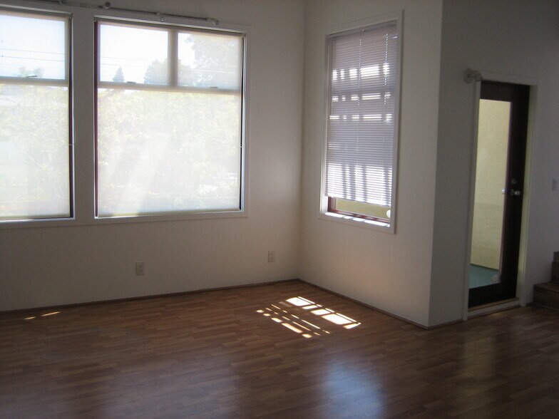 More Photos Of 6555-6557 Shattuck Ave, Oakland Office Residential For Lease