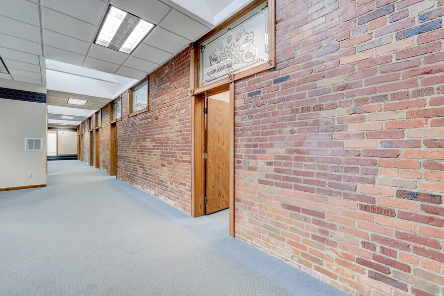 More Photos Of 309 South St, Pella Industrial For Sale