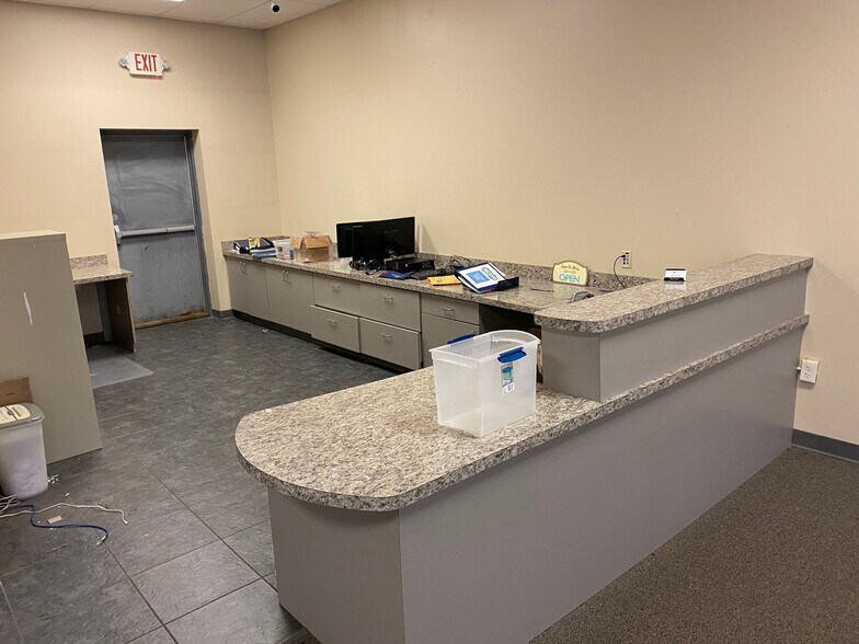 More Photos Of 3316 Navarre Ave, Oregon Storefront For Lease