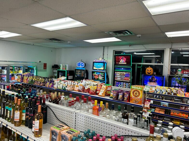 More Photos Of 817 N State St, Belvidere Convenience Store For Sale