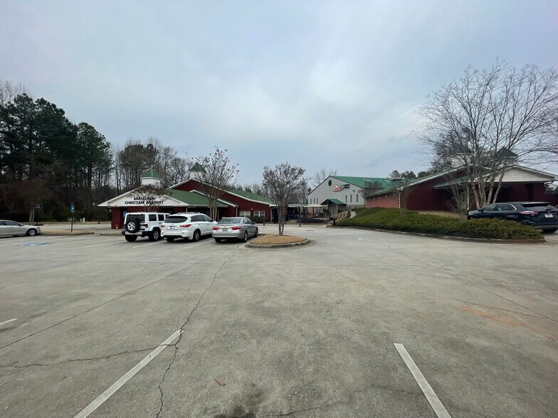 More Photos Of 401 Zion Church Rd, Braselton Sports And Entertainment For Lease