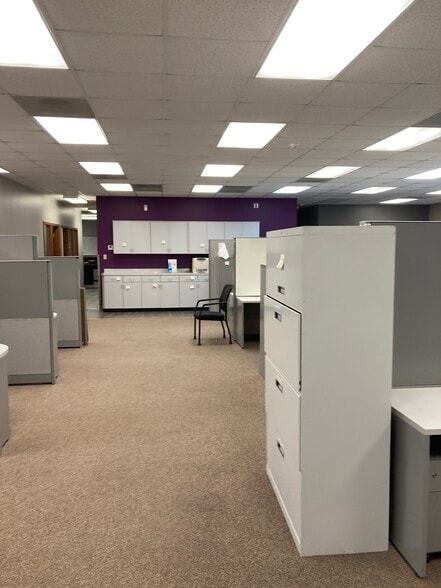 More Photos Of 3225 W Truman Blvd, Jefferson City Office For Lease