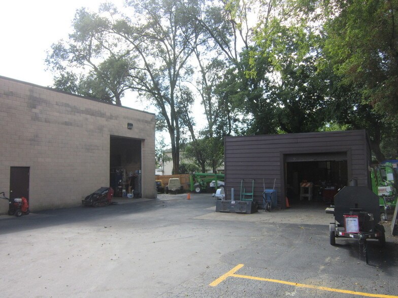 More Photos Of 318 N Milwaukee Ave, Wheeling Storefront For Lease