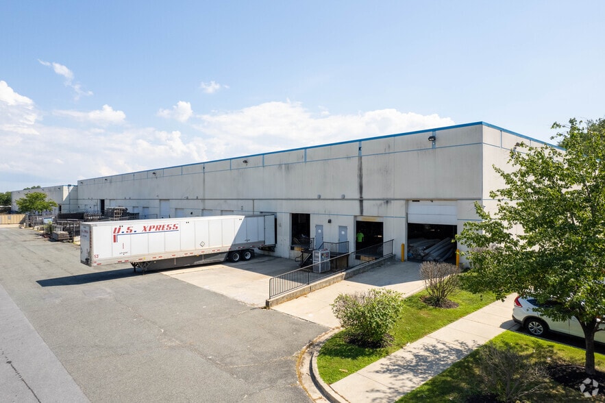 More Photos Of 9590 Lynn Buff Ct, Laurel Showroom For Lease