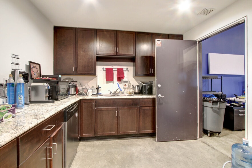 More Photos Of 1438-1444 9th St, Santa Monica Loft Creative Space For Sale