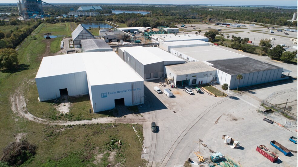 More Photos Of 19100 SW Warfield Blvd, Indiantown Warehouse For Lease
