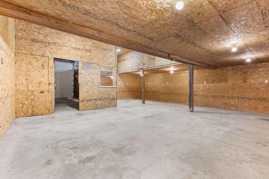 More Photos Of 1628-1630 Maple St, Reedsburg Warehouse For Lease