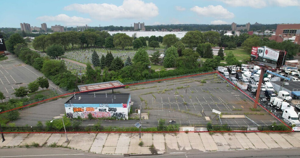 More Photos Of 136-160 Carnegie Ave, Newark Land For Lease