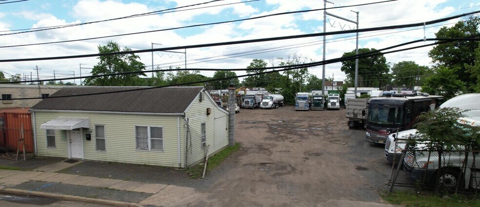 More Photos Of 138 E 11th Ave, Roselle Distribution For Sale