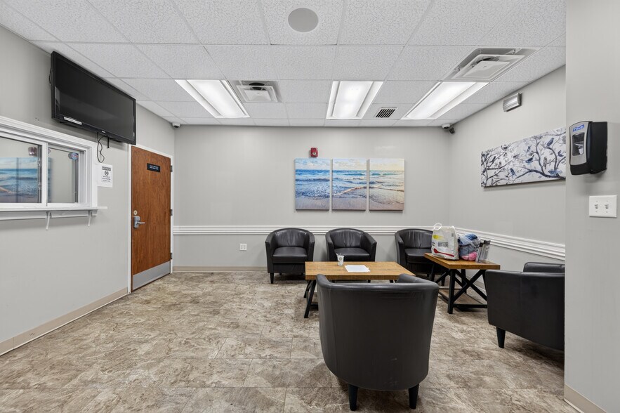 More Photos Of 15-21 School St, Quincy Medical For Sale