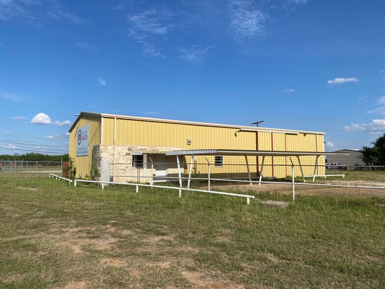 More Photos Of 8051 Seymour Hwy, Wichita Falls Warehouse For Lease