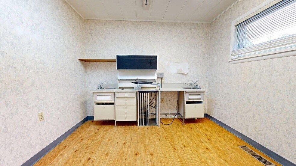 More Photos Of 70 W Smiley Ave, Shelby Medical For Sale