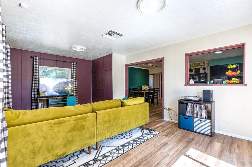 More Photos Of 613 Jane St NE, Albuquerque Flex For Sale