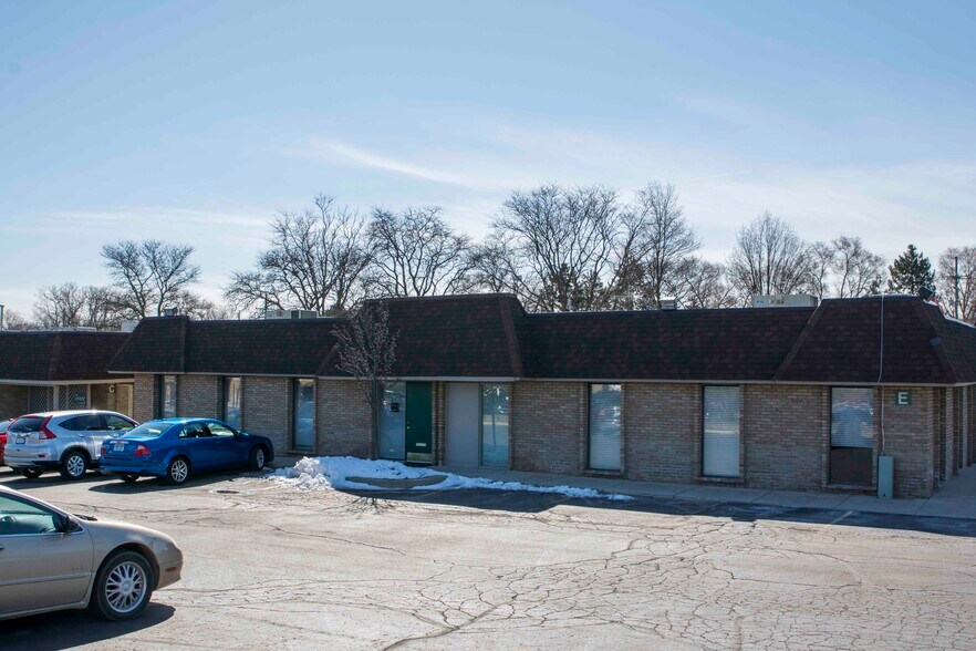 More Photos Of 32910 W 13 Mile Rd, Farmington Hills Medical For Sale