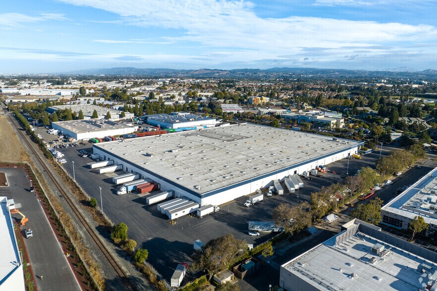 More Photos Of 25509 Industrial Blvd, Hayward Distribution For Lease