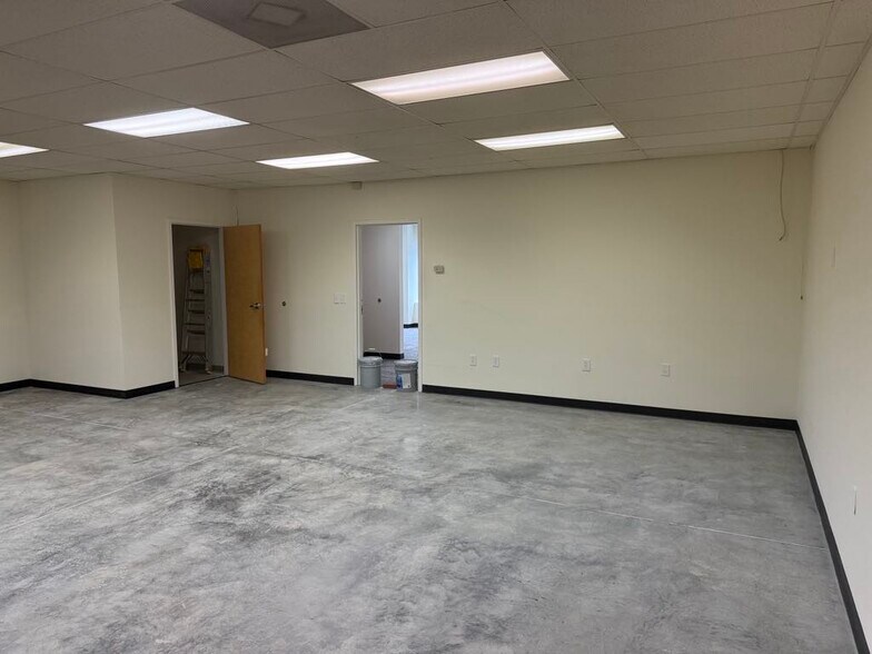 More Photos Of 330-344 Springhill Farm Rd, Fort Mill Light Distribution For Sale
