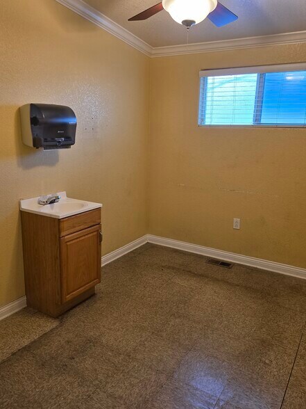 More Photos Of 466 Del Norte Ave, Yuba City Medical For Sale