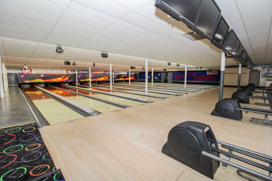 More Photos Of 125 Main St, Huron Bowling Alley For Sale