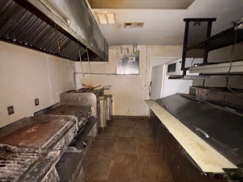 More Photos Of 607 4th St NW, Red Bay General Retail For Sale