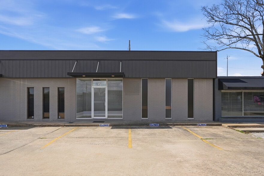 More Photos Of 719 Front St, Conway Office For Lease