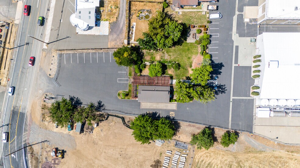 More Photos Of 2399 N State Street, Ukiah Manufacturing For Lease