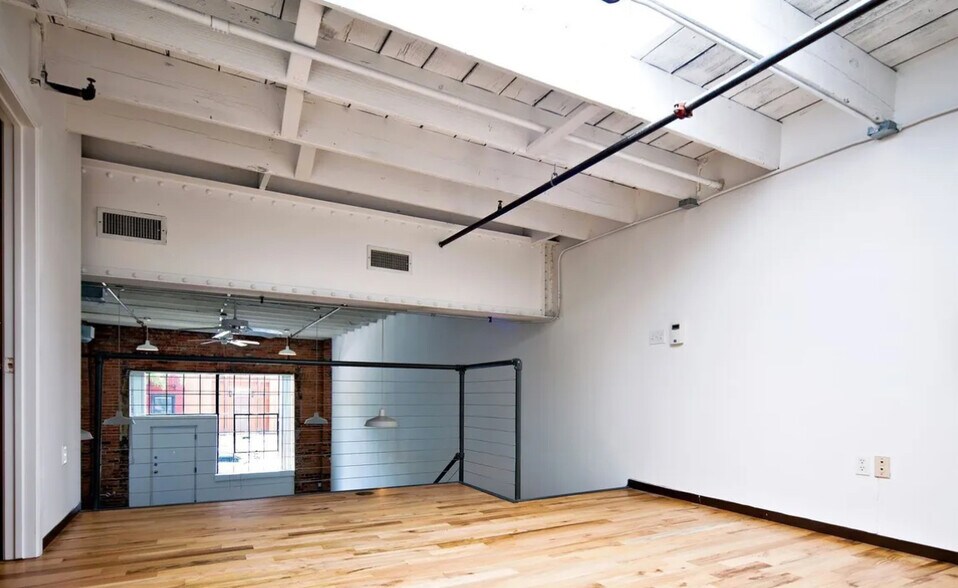 More Photos Of 4121 Commerce St, Dallas Unknown For Lease
