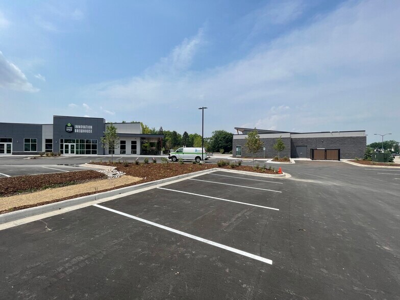 More Photos Of SEC of Appleton Avenue & Good Hope Road, Menomonee Falls Storefront Retail Office For Lease