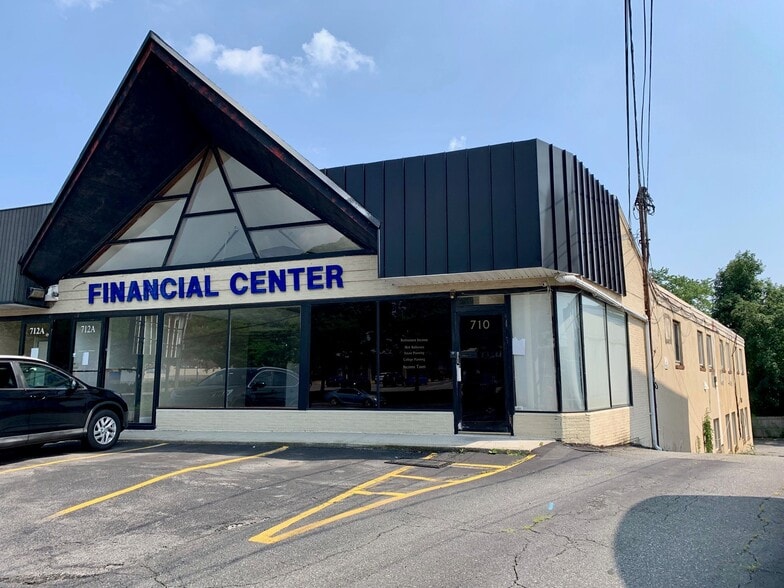 More Photos Of 710-714 E Jericho Tpke, Huntington Station Storefront Retail Office For Lease