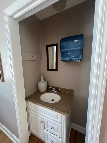 More Photos Of 537 Folly Rd, Charleston Medical For Lease