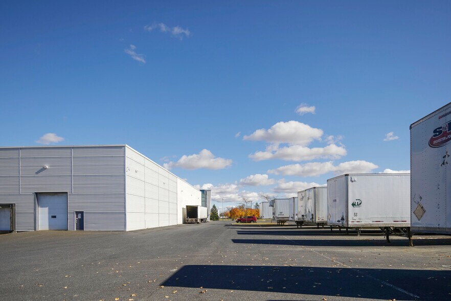 More Photos Of 2625-2655 Boul Jacques-Cartier E, Longueuil Flex For Lease