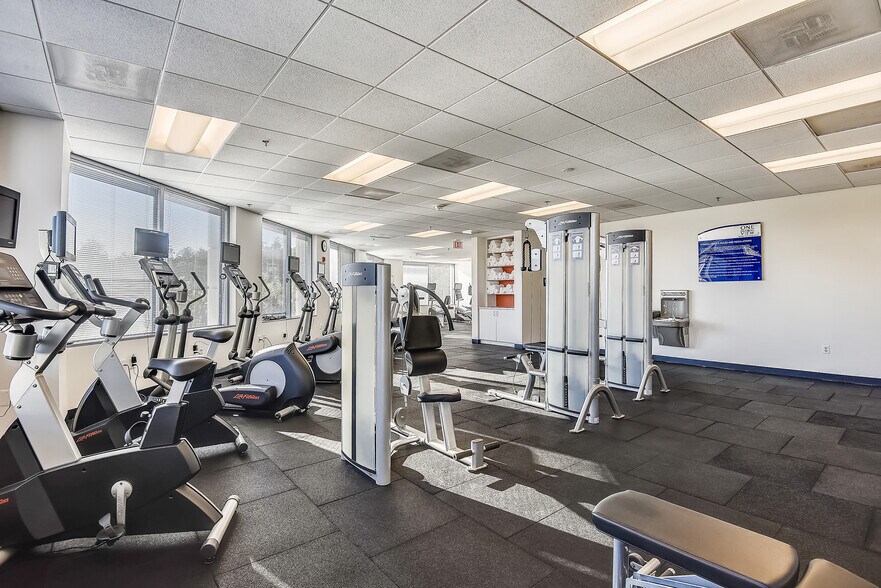 More Photos Of 2550 Wasser Ter, Herndon Office For Sale