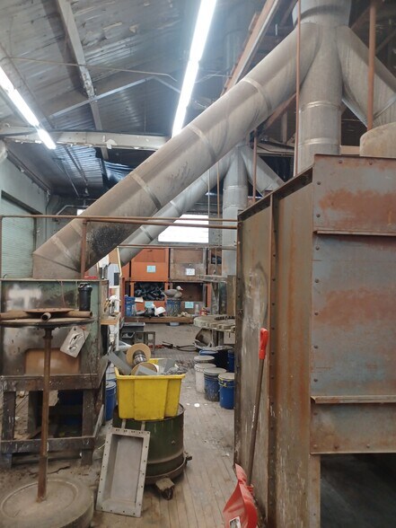 More Photos Of 419 S Broad St, Klamath Falls Light Distribution For Sale