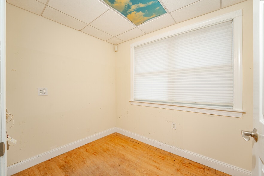 More Photos Of 98 New Rd, Somers Point Showroom For Sale