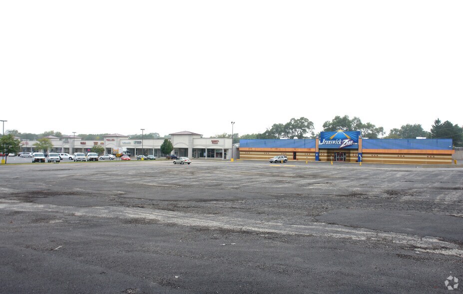 Primary Photo Of 500-558 E North Ave, Glendale Heights Unknown For Lease